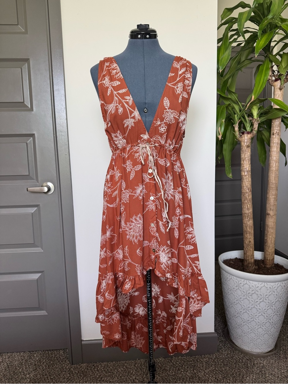NWOT saltwater LUXE Rust Floral V-Neck High-Low Dress